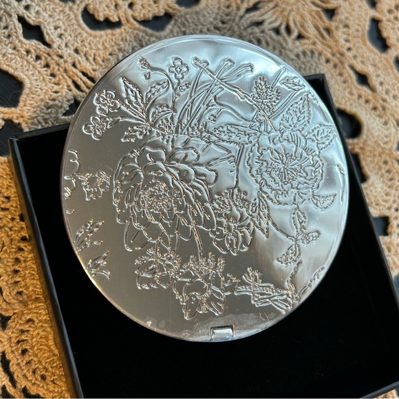 Gucci Flora Mirror with Floral Motif - Picture 6 of 6